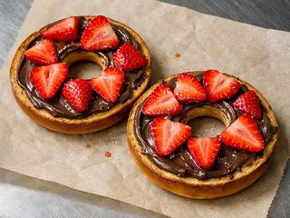 Bagel chocolate y fresas