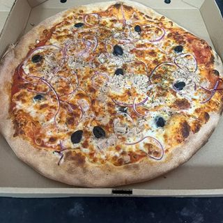 Pizza De Tuna (35 Cm.)