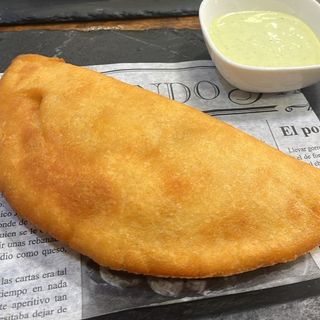 Empanada Mechada Ternera y Queso