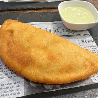Empanada Pollo y Queso