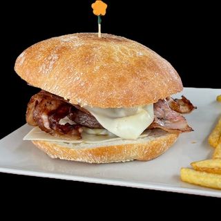 Hamburguesa con beicon y queso