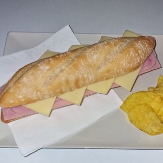 Bocadillo jamón dulce y queso