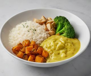 Bol De Pollo Con Arroz Y Brócoli
