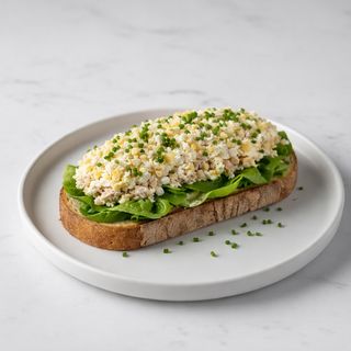 Tostada De Huevos & Atún