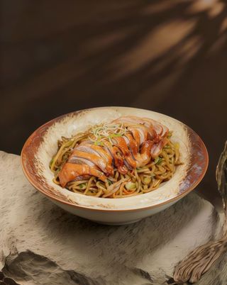 Yakisoba De Pato Caramelizado
