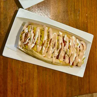 Perrito Caliente Colombiano Con Pollo Desmechado.
