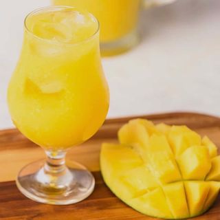 Jugo de mango con agua