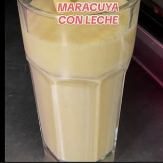Jugo de maracuyá con leche