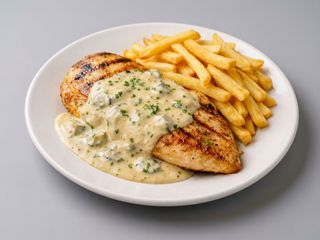 Pechuga de pollo a la plancha con salsa 4 quesos cremosa