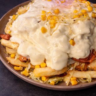 Salchipapa de la casa