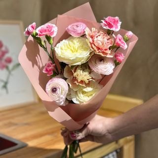 Ramo variado en tonos rosados
