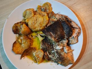 Pechugas al horno con patatas panaderas