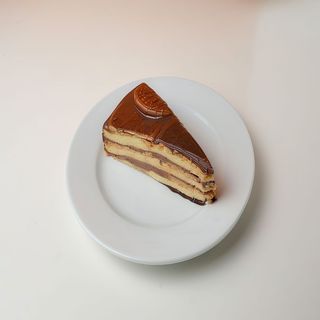 Tarta de galleta y chocolate (porción)