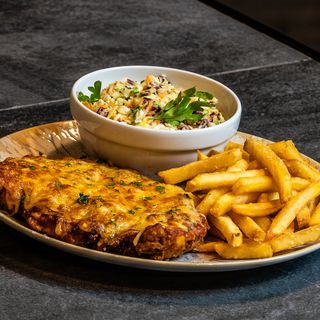 Milanesa de Pollo a la Parmesana (con 2 guarniciones a elegir)