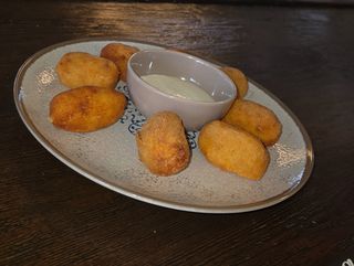 Croquetas con espinacas y pasas