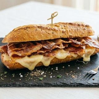 Bocadillo Muy Español