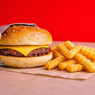 Cheeseburger con French fries