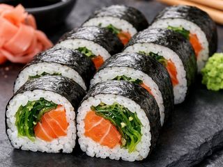 Maki Chuka salmon