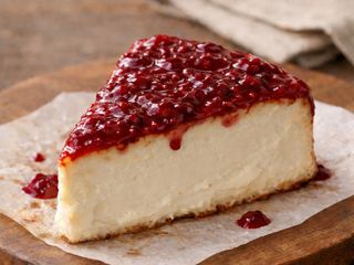 tarta de queso con mermelada de frambuesa