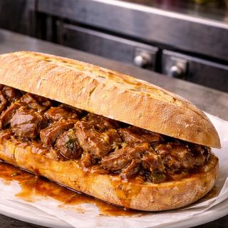 Bocadillo De Carne En Salsa