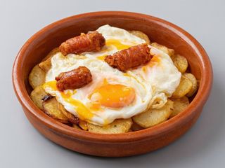 Cazuelita De Huevos Rotos (Ración)