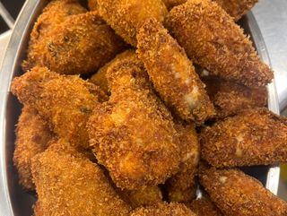 Alitas adobadas y fritas