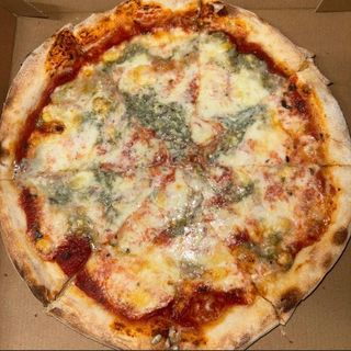 Pizza quattro formaggi