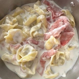 Tortellini panna e prosciutto