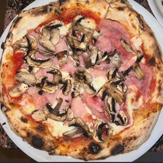 Pizza prosciutto e funghi