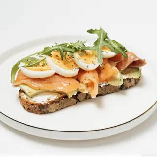 Tostada de Salmón