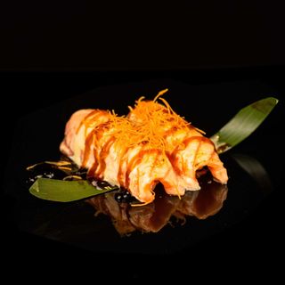NIGIRI DE SALMON FLAMEADO