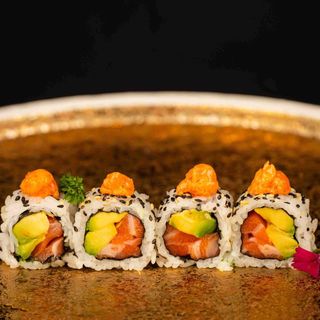 URAMAKI SPICY SAKE