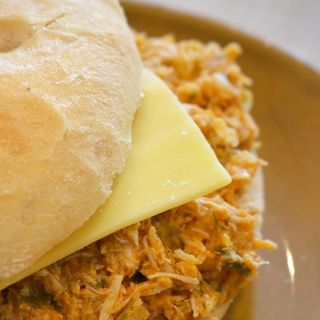 Bocadillo Pollo Mechado