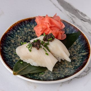 Nigiri de pez mantequilla con trufa (2pzs)