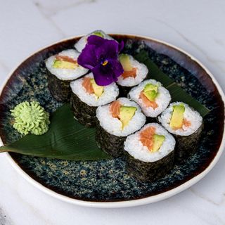 Maki de Salmón y Aguacate (8.Uds)