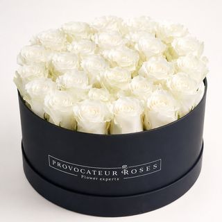 Caja de 30 cm con Rosas Playa blanca