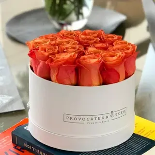 Caja de 20cm con Rosas Orange Flame