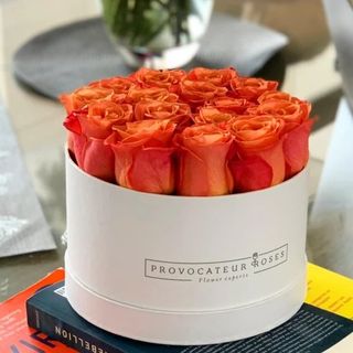Caja de 20cm con Rosas Orange Flame