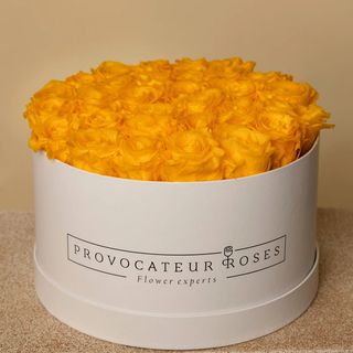 Caja de 28cm con Rosas en color amarillo