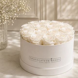 Caja de 22 cm con Rosas blancas exclusivas.