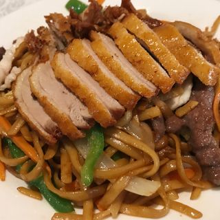 Tallarines Con Carne Y Pato