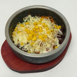 Bibimbap de kimchi con queso