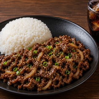 Arroz blanco con bulgogi