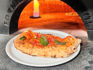 Pizza Calzone 30 Cm. A 33 Cm. Aprox.