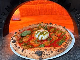 Pizza Burratinata 30 Cm. A 33 Cm. Aprox.