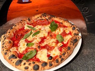 Pizza Diabólica 30 Cm. A 33 Cm. Aprox.