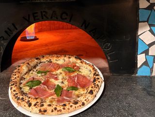 Pizza Tartufona 30 Cm. A 33 Cm. Aprox.