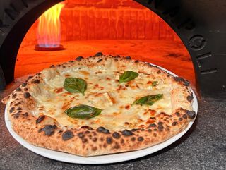 Pizza Cinque Formaggi 30 Cm. A 33 Cm. Aprox.
