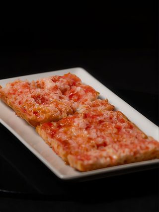 Pan De Coca Con Tomate