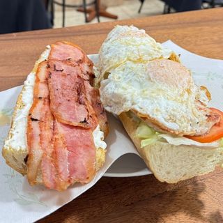 Bocadillo De Chivito (Medio)